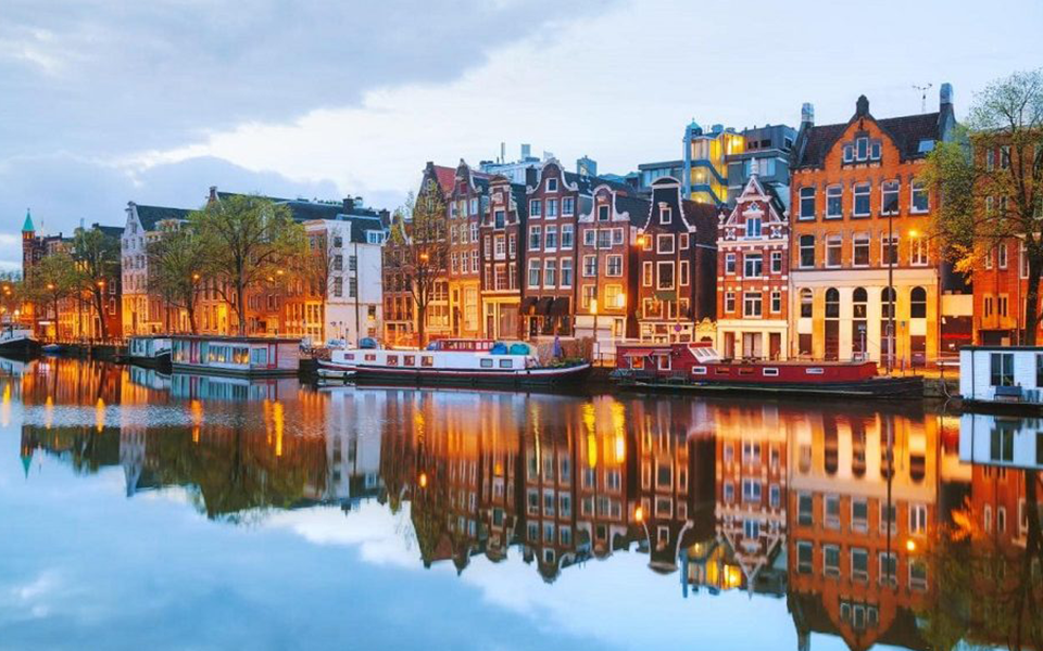 Reflective waters and historic architecture in the Netherlands, highlighting undergraduate options - The Red Pen