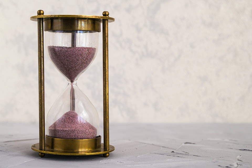 Visual metaphor of limited time for MBA applicants using an hourglass – The Red Pen