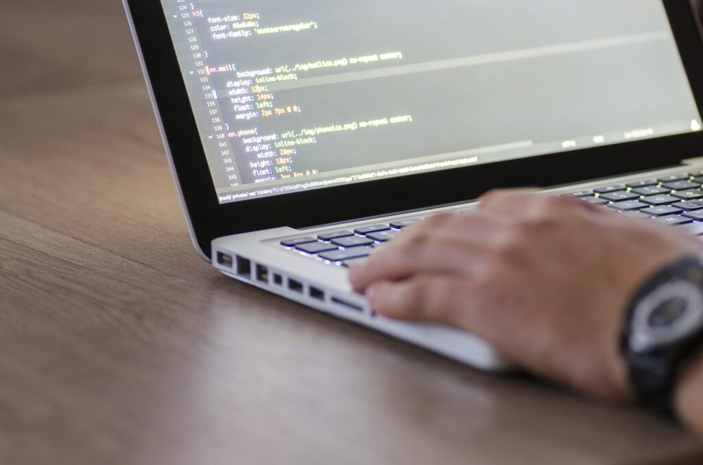 Computer Science vs. Computer Engineering: What’s the Difference? | The Red Pen