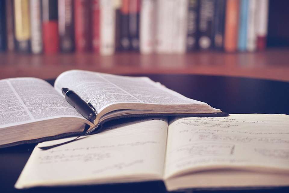 5 Ways Research Helps Your Profile Stand-Out in the College Application Process | The Red Pen