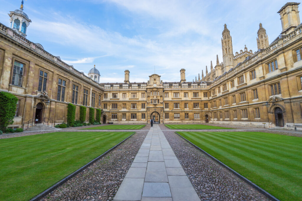 Elegant design of an Oxbridge college courtyard, showcasing the architectural beauty unique to these universities - The Red Pen