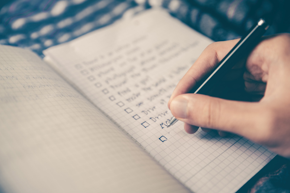 Preparing for college with a detailed checklist, guidance for US college freshmen by The Red Pen
