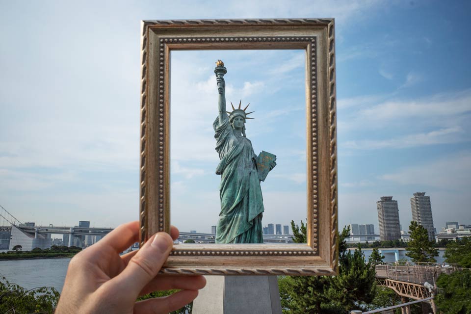 Picture of the Statue of Liberty framed in a picture frame, representing the allure of studying in the US – The Red Pen